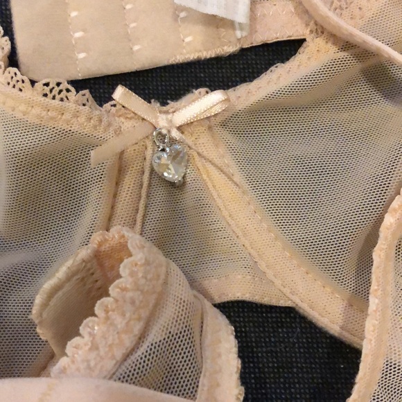 34C bras x 2 bras with under wire. - Picture 5 of 6